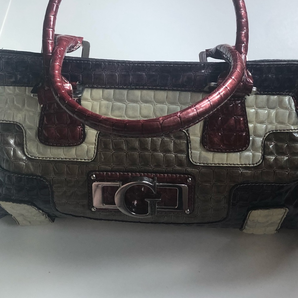 Guess Handbag - Picture 4 of 13